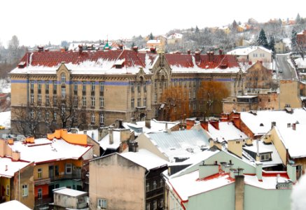 Widok z tarasu wieży Zegarowej w Przemyślu 06 - ul. Basztowa 3