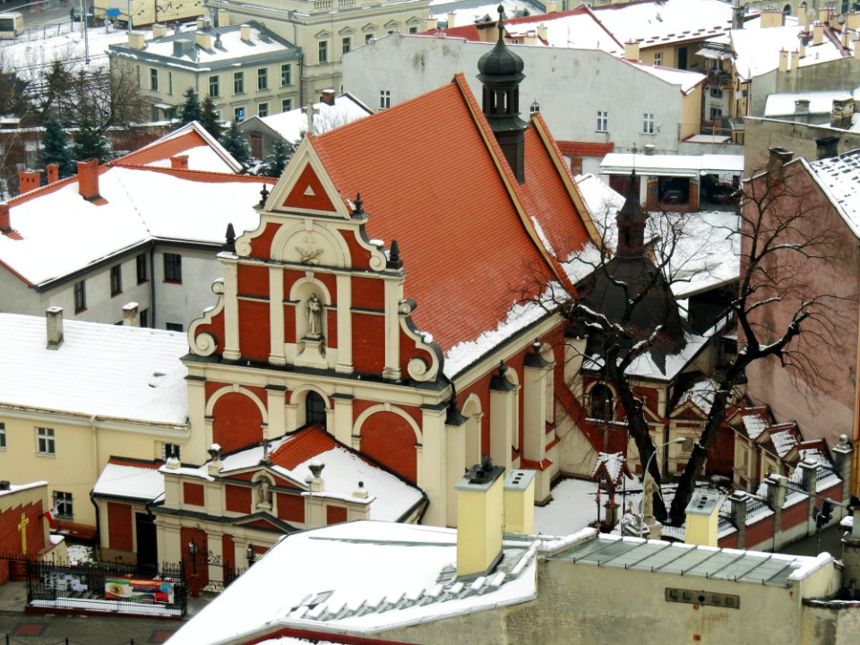 Widok z tarasu wieży Zegarowej w Przemyślu 02 - kościół św. Antoniego