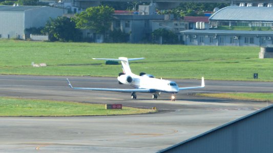 Win Air Gulfstream Aerospace G550 B-99888 Taxiing at Taipei Songshan Airport 20140915a