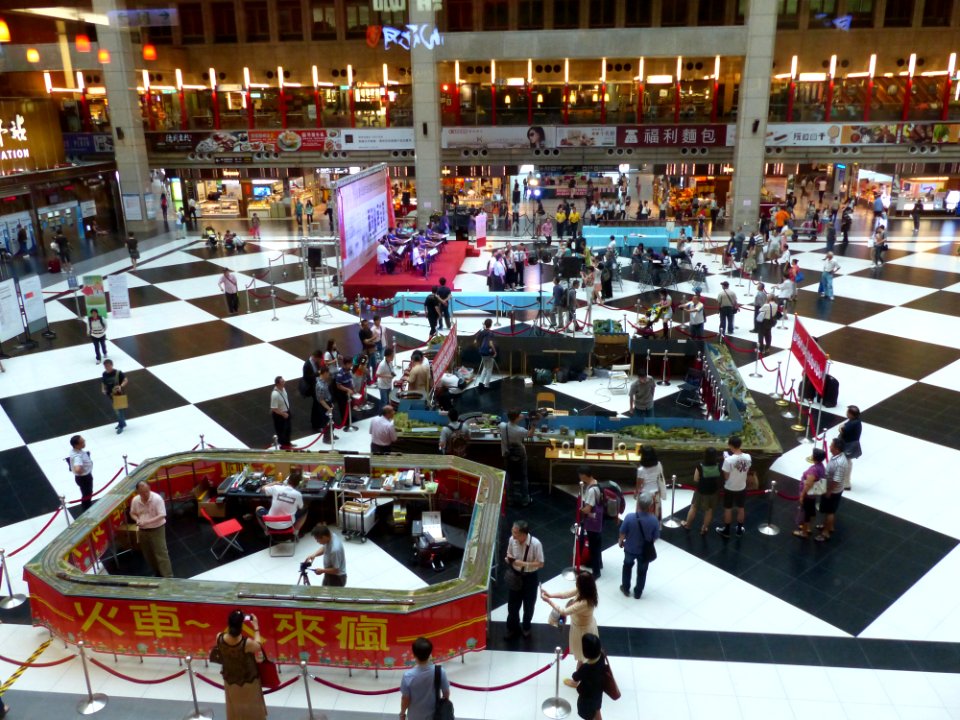 XN Model Railroad Club Modelling Exhibition View from Taipei Station 2nd Floor 20150609a