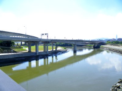 Xinshen North Road across Keelung River 20100718