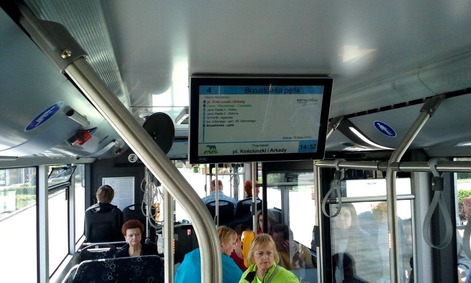Wyświetlacz ledowy w jednym z autobusów hybrodowych Solaris Urbino 12 zakupionych przez PiS dla tomaszowskiego Miejskiego Zakładu Komunikacyjnego w 2017 roku