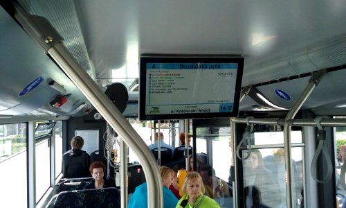 Wyświetlacz ledowy w jednym z autobusów hybrodowych Solaris Urbino 12 zakupionych przez PiS dla tomaszowskiego Miejskiego Zakładu Komunikacyjnego w 2017 roku