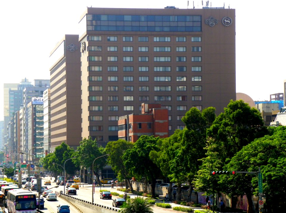 West Side of Sheraton Grande Taipei Hotel 20110510