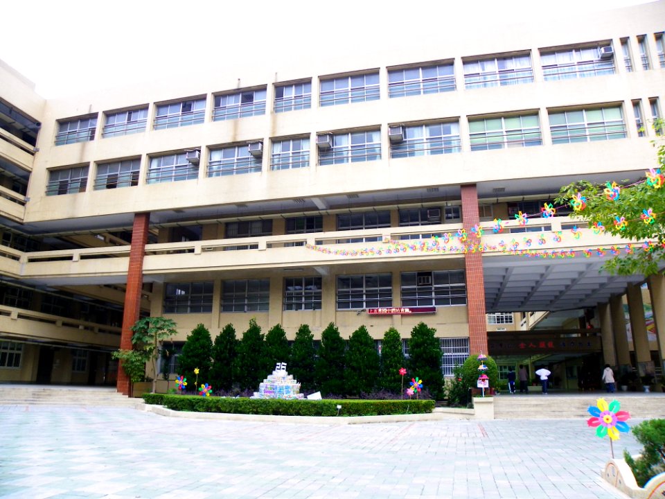 Wuchang Junior High School Front Court 20100101a