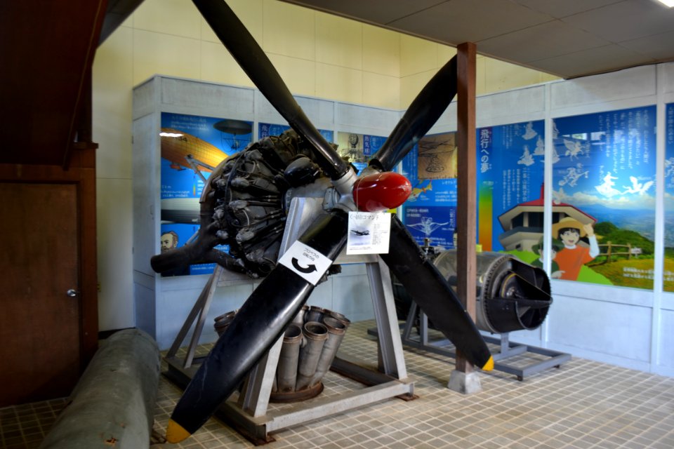 A propeller and a R-2800-51 engine (20810095500)
