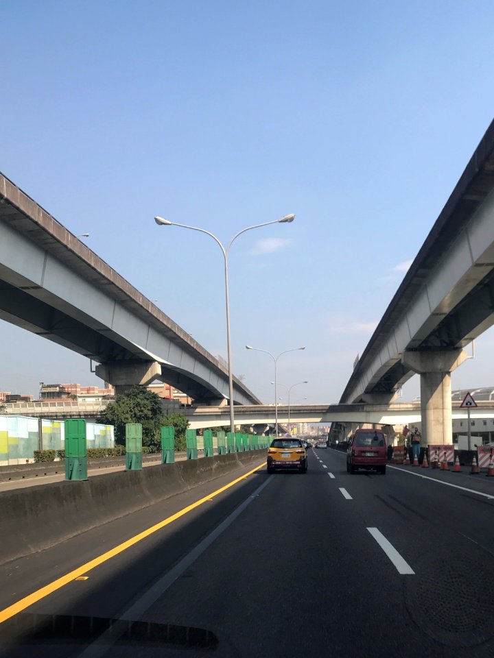 Zhongshan Freeway and Taipei Metro Neihu Line Crosspoint View from South 20180219
