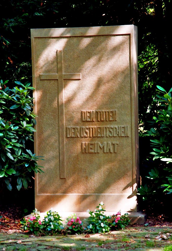 Zentralfriedhof Ibbenbueren Gedenkstein Heimatvertriebene 01