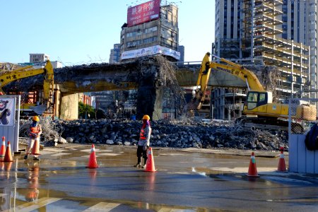 Zhongxiao Bridge Connection Ramp Scrapping 20160209-055