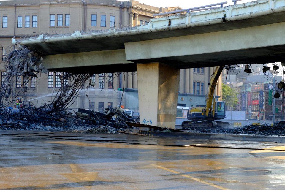 Zhongxiao Bridge Connection Ramp Scrapping 20160209-049
