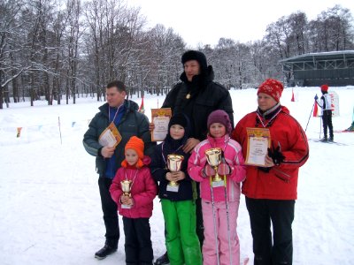 Победители семейных стартов на лыжах