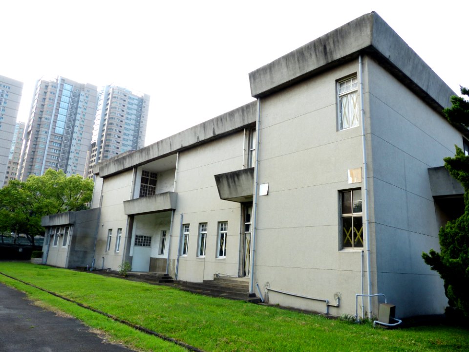 Zhongzheng Hall at Former ROCAF Headquarters 20140405b