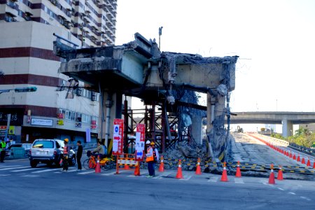 Zhongxiao Bridge Connection Ramp Scrapping 20160209-016
