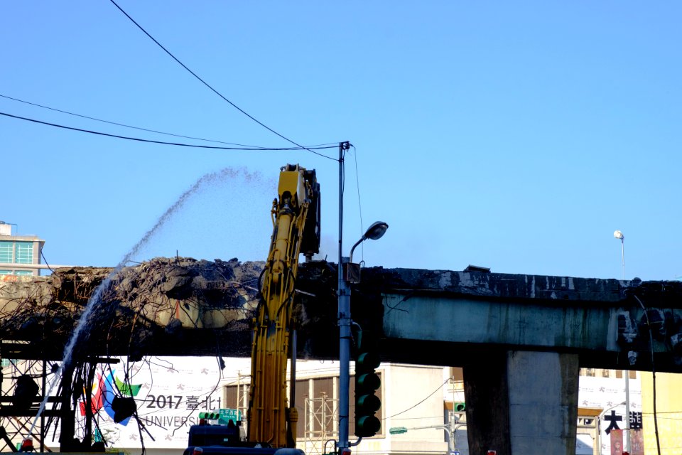 Zhongxiao Bridge Connection Ramp Scrapping 20160209-026