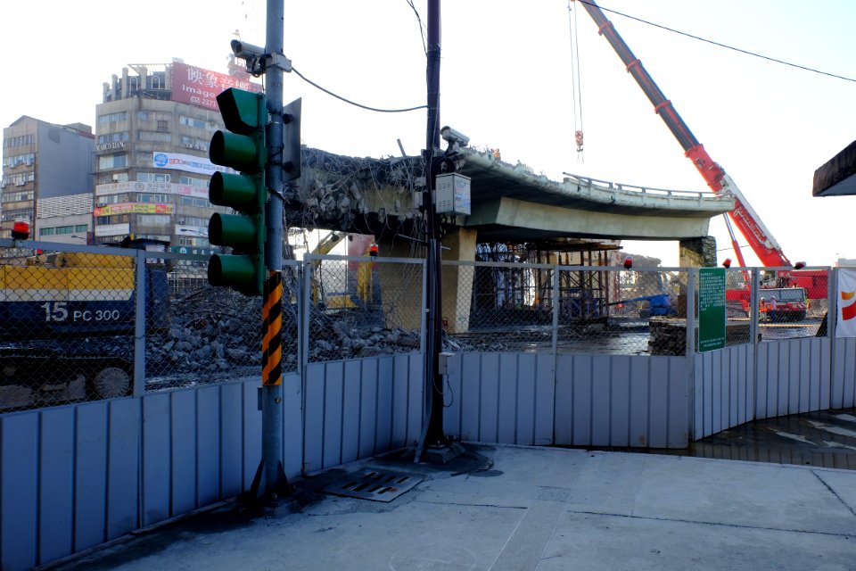 Zhongxiao Bridge Connection Ramp Scrapping 20160209-040