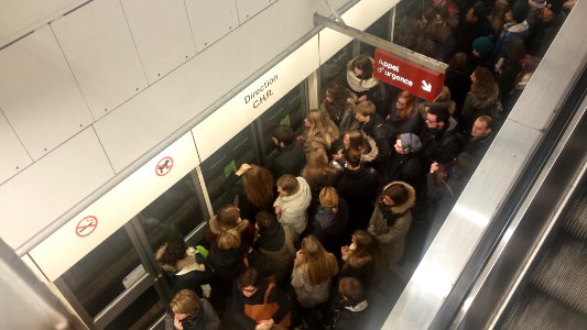 Usagers métro ligne 1 Lille Pont de Bois photo