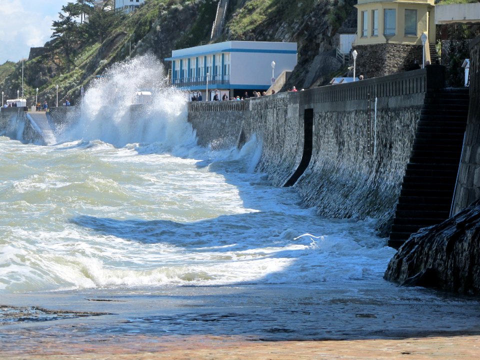 Vagues sur le Plat Gousset, Granville lors de la tempête Miguel 04