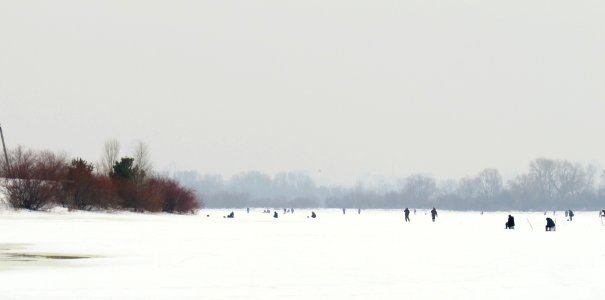 Velykyi ice fishing1