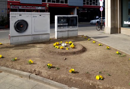 Verteilerkästen als Waschmaschinen, Streetart Düsseldorf, Steinstraße Ecke Kreuzstraße, April 2021 (1)