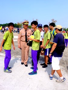 Vice-Admiral Shu-Guang Huang, ROCN Deputy Commander Talking with Students of Kaohsiung Siaogang Senior High School in 2015 Zuoyang Naval Base Open Day 20151024