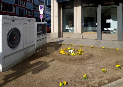 Verteilerkästen als Waschmaschinen, Streetart Düsseldorf, Steinstraße Ecke Kreuzstraße, April 2021 (2) photo