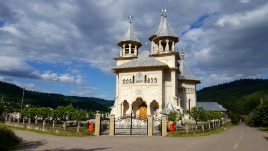 Vama church