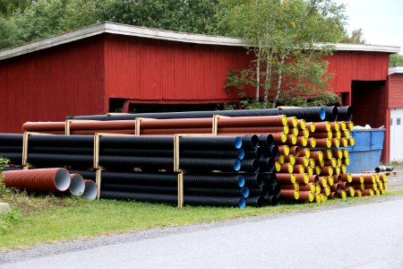 Vann- og avløpsrør klare for legging etter Kronborgsæterlinna på Toten a