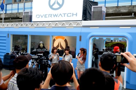 Two Female Players of Overwatch Talking in Battle Camp Opening Ceremony 20161029a