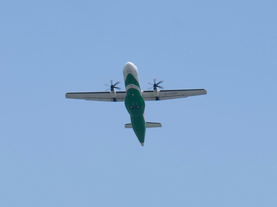 UNI Air ATR 72-600 B-17001 Taking off from Taipei Songshan Airport 20150427a
