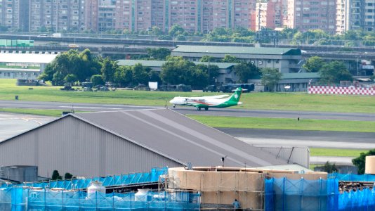 UNI Air ATR 72-600 B-17006 Taking off from Taipei Songshan Airport 20150629