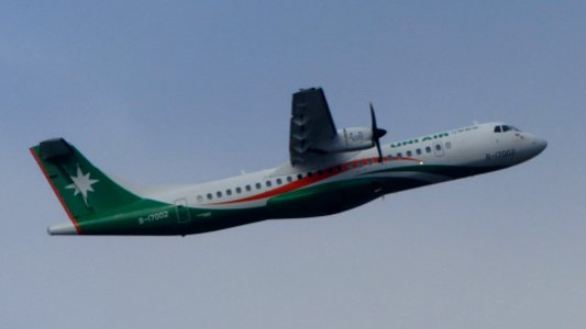 UNI Air ATR 72-600 B-17002 Flight over Neihu District, Taipei 20131205b