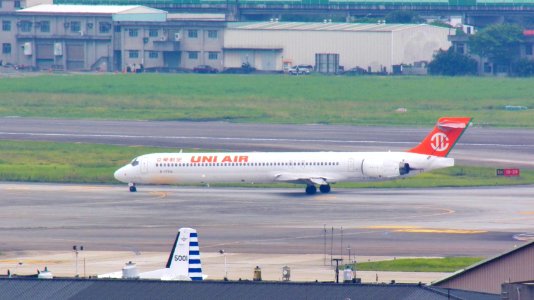 UNI Air B-17919 Taxiing at Taipei Songshan Airport 20120707