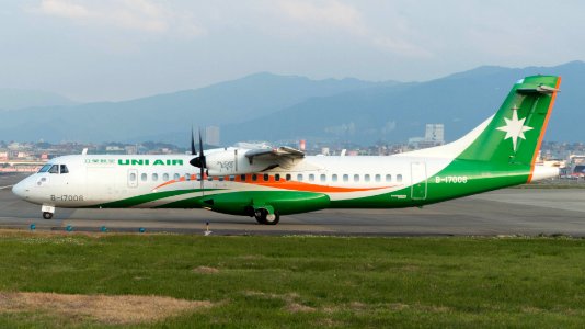 UNI Air ATR 72-600 B-17008 Departing from Taipei Songshan Airport 20150102c