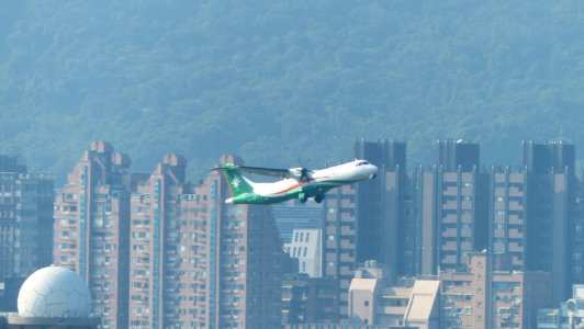 UNI Air ATR 72-600 B-17003 Taking off from Taipei Songshan Airport 20140926a