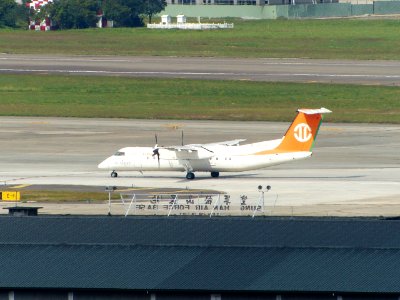 Uni Air B-15235 Taxiing at Songshan Airport 20131204c