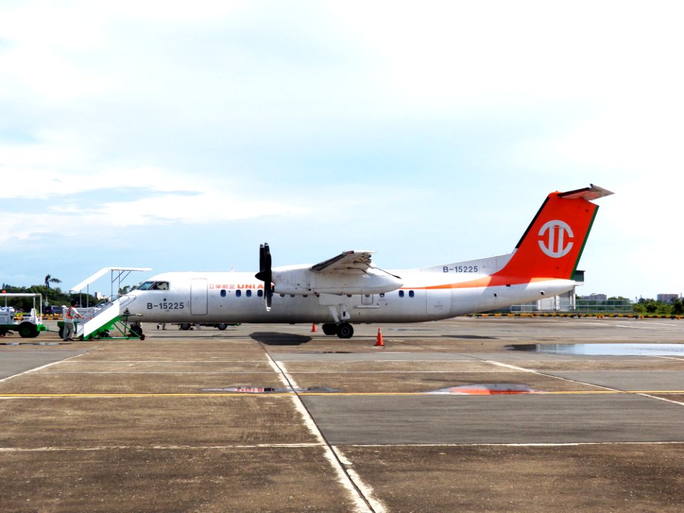 UNI Air B-15225 Parked at Chiayi Airport Apron 20120811a
