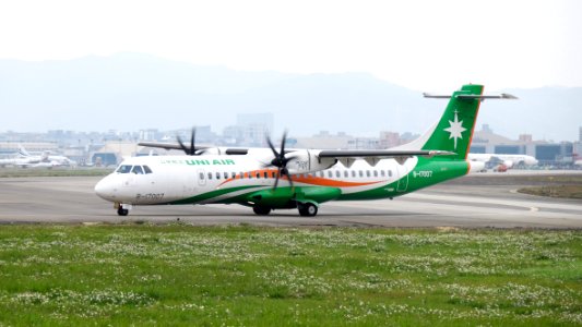 UNI Air ATR 72-600 B-17007 Departing from Taipei Songshan Airport 20150221b2