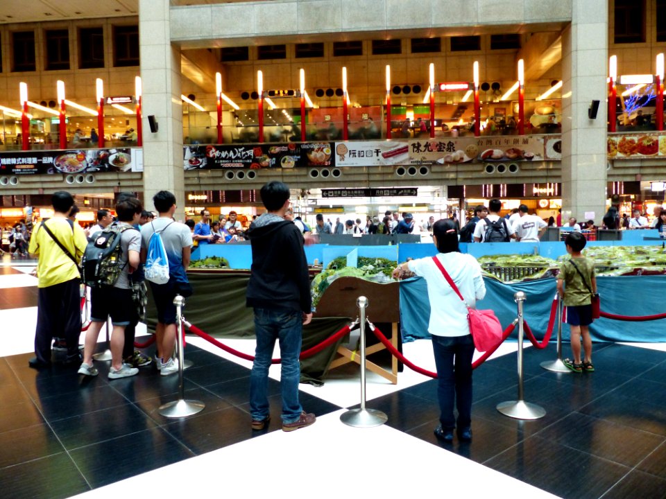 Visitors Watching XN Model Railroad Club Modelling Exhibition 20150606a