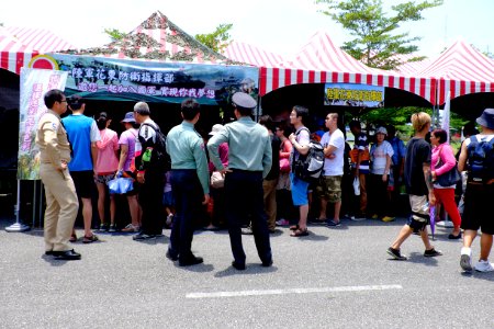 Visitors at Hualien & Taitung Defence Command Recruiting Booth 20150704