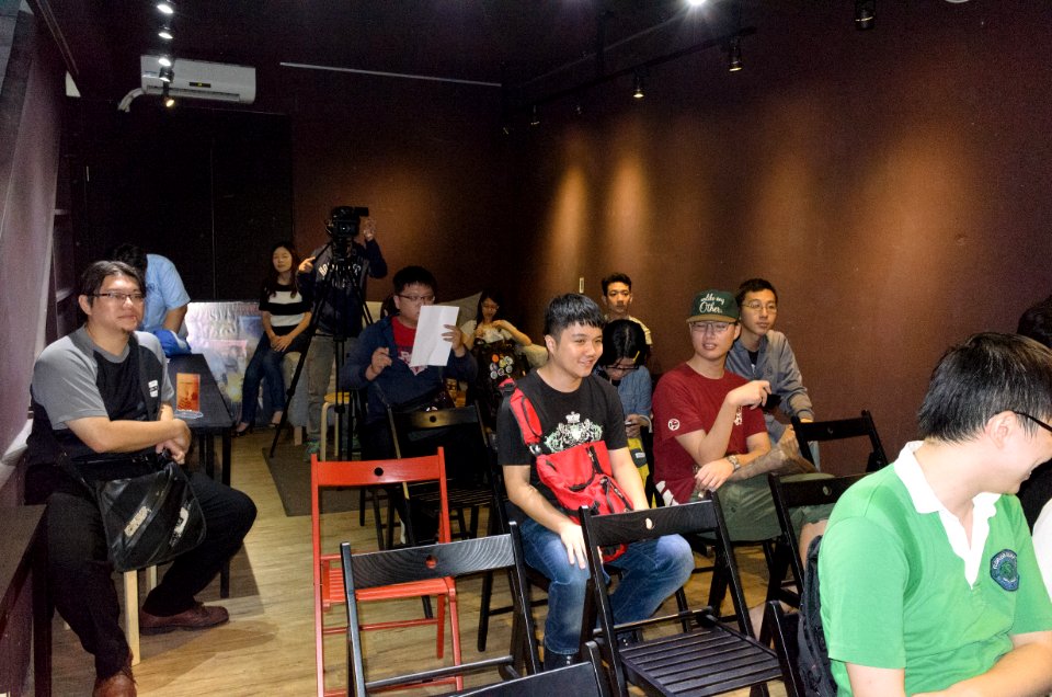 Visitors on Chairs before Event Opening 20151118b
