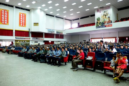 Visitors Watching Programs at Zhong Zheng Hall in 2015 Chengkungling Open Day 20150606