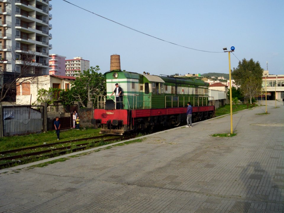 Vlore train station engine T669