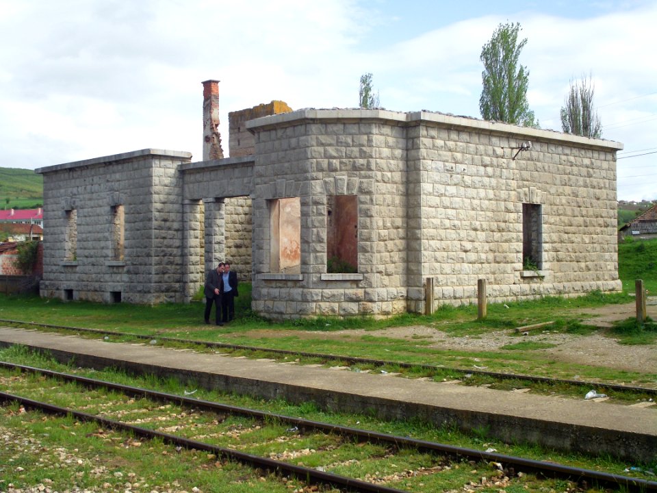 Ujemir train station