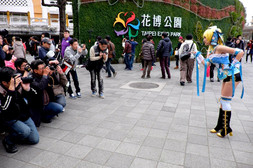Visitors Photographing Eli Ayase, Love Live! in Taipei Expo Park 20150201