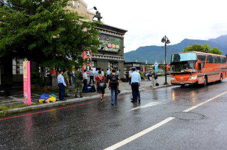 Visitors Arrival to Shuttle Bus Stop in Front of Hualien County Travel Service Center 20160813