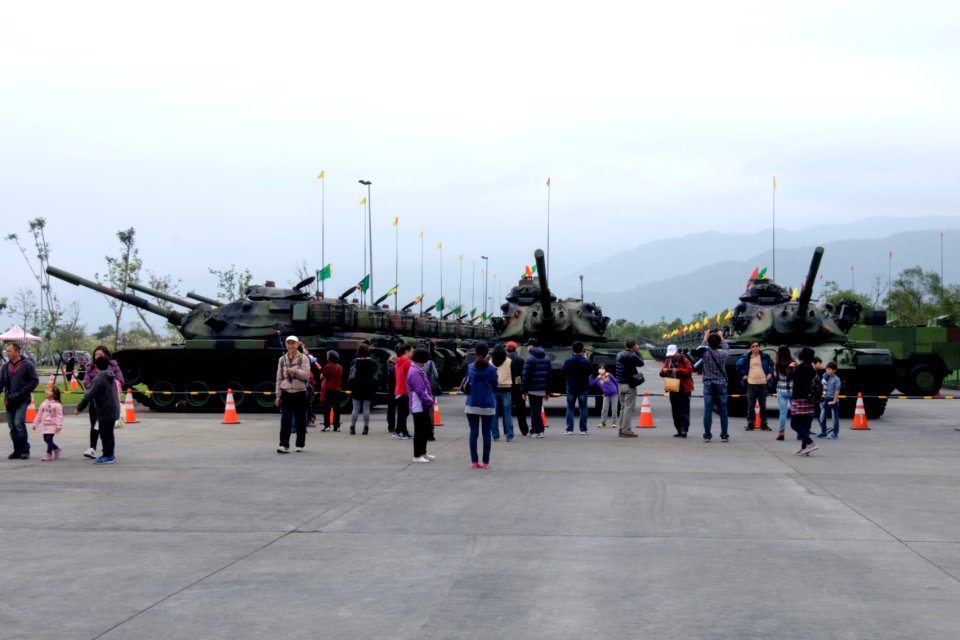 Visitors Watching M60A3 TTS Tanks and CM-32 Yunpao APCs in Hongchailin Camp 20161224