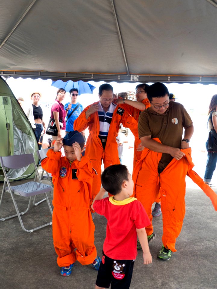 Visitors Wearing Flight Suit in Tent of ROCAFA T-34C Photographing Area 20170812