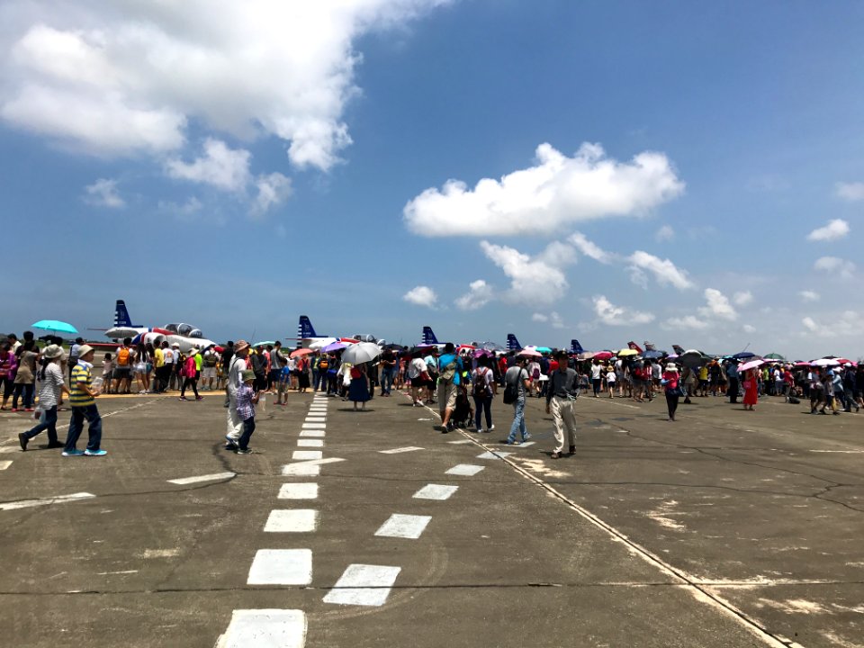 Visitors at Gangshan Air Force Base Open Day 20170812ic