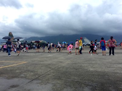 Visitors in Hualien Air Force Base Apron 20160813ipa