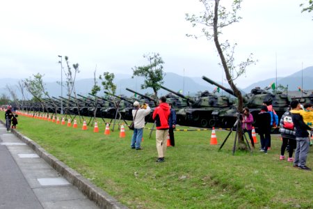 Visitors Watching M60A3 TTS Tanks in Hongchailin Camp 20161224